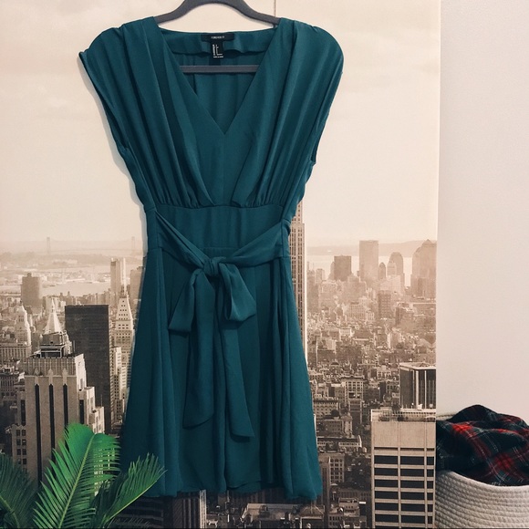 FOREVER21 Forest Green Dress 👗 - Picture 2 of 6